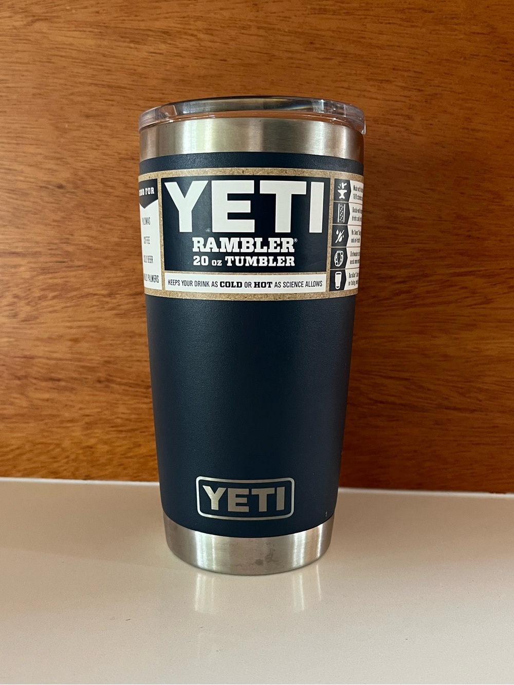 NWT YETI Rambler 20 oz Rambler Tumbler in Navy